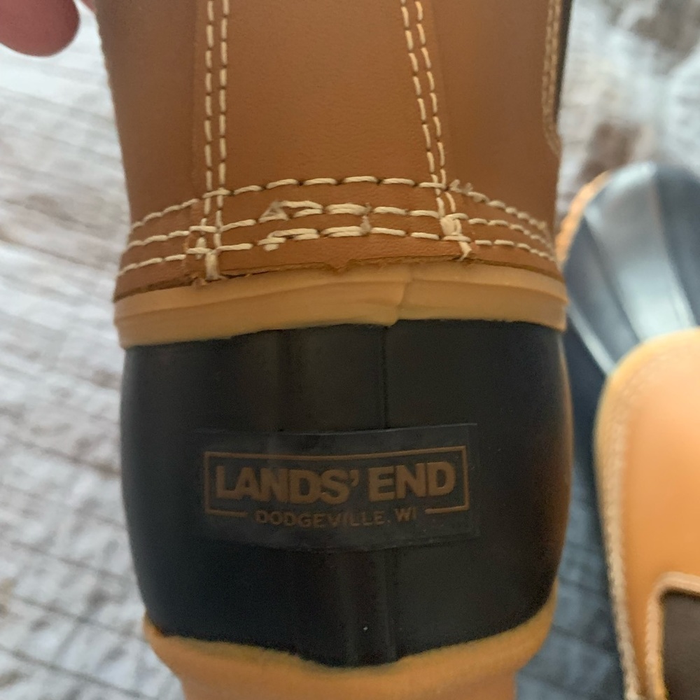 Brand new Lands Wnd womens duck boots. Size 8.5, runs small.  Navy blue - Picture 3 of 3